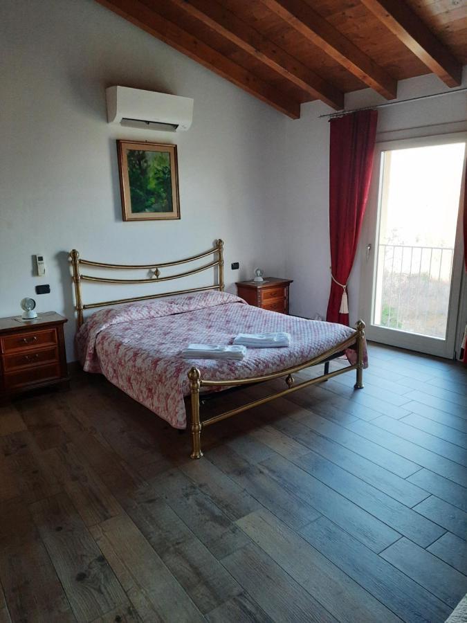B&B Casa Santa Lucia Manerba del Garda Rum bild
